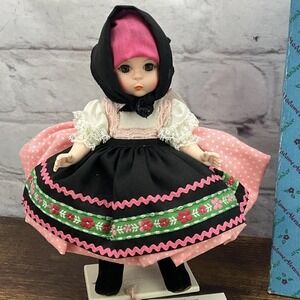 Vintage Madame Alexander Doll Yugoslavia 589 With Box and Tag